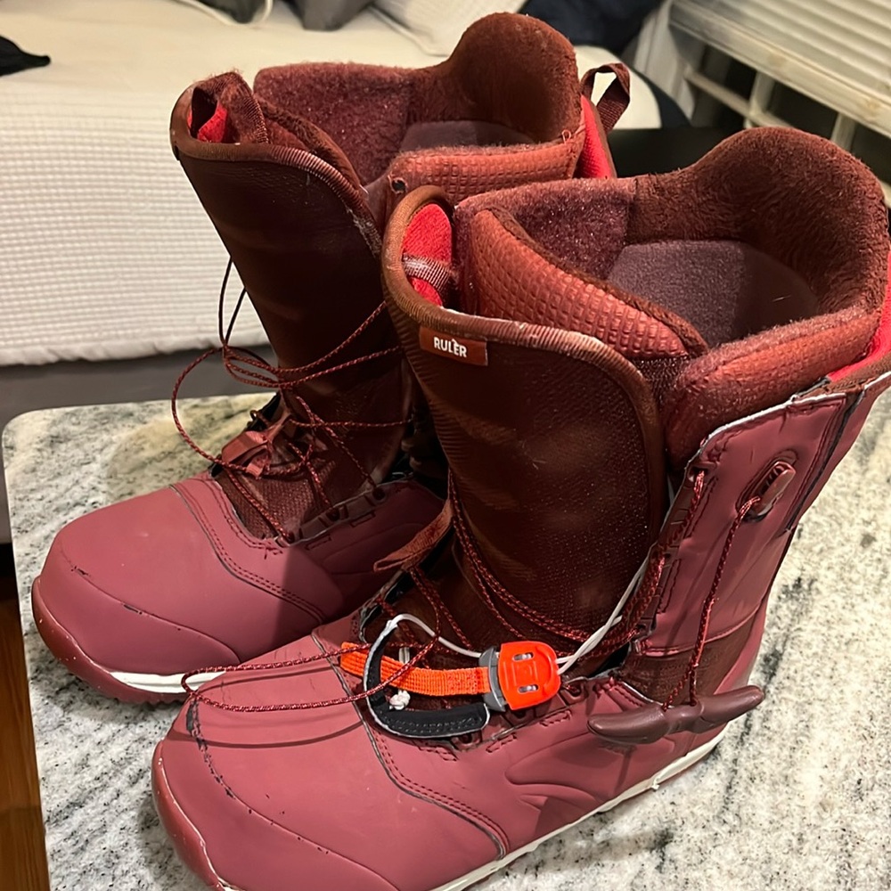 Men’s Burton Size 10.5 Snowboard boots